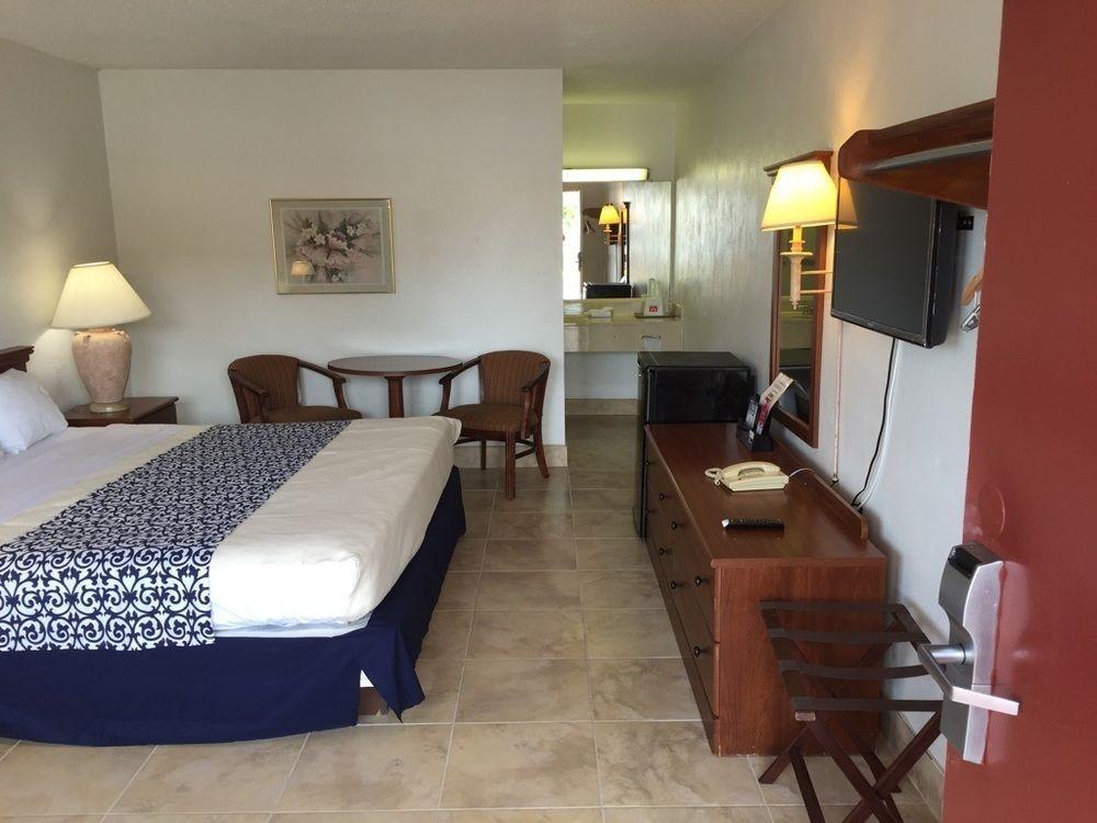 נורת' פורט מיירס Econo Lodge North מראה חיצוני תמונה