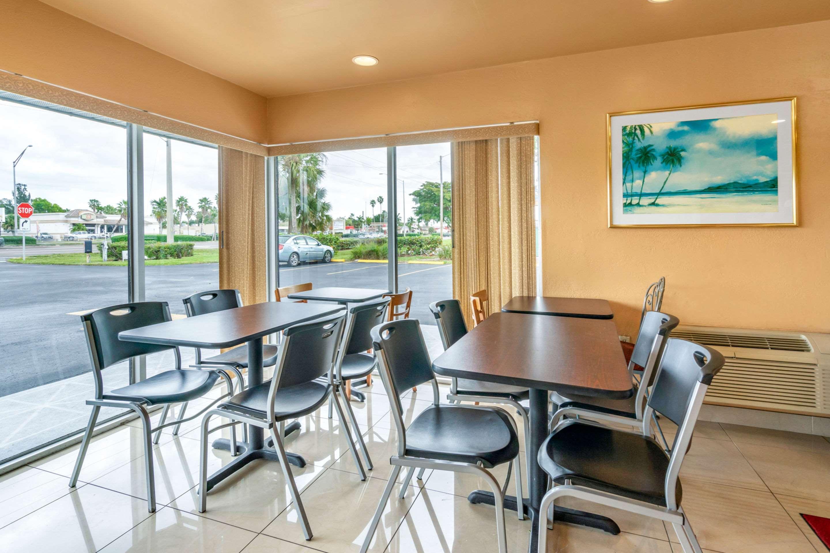 נורת' פורט מיירס Econo Lodge North מראה חיצוני תמונה