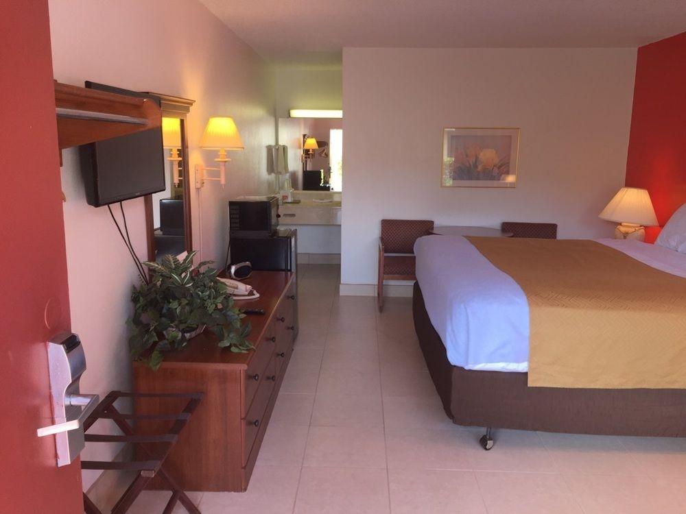 נורת' פורט מיירס Econo Lodge North מראה חיצוני תמונה