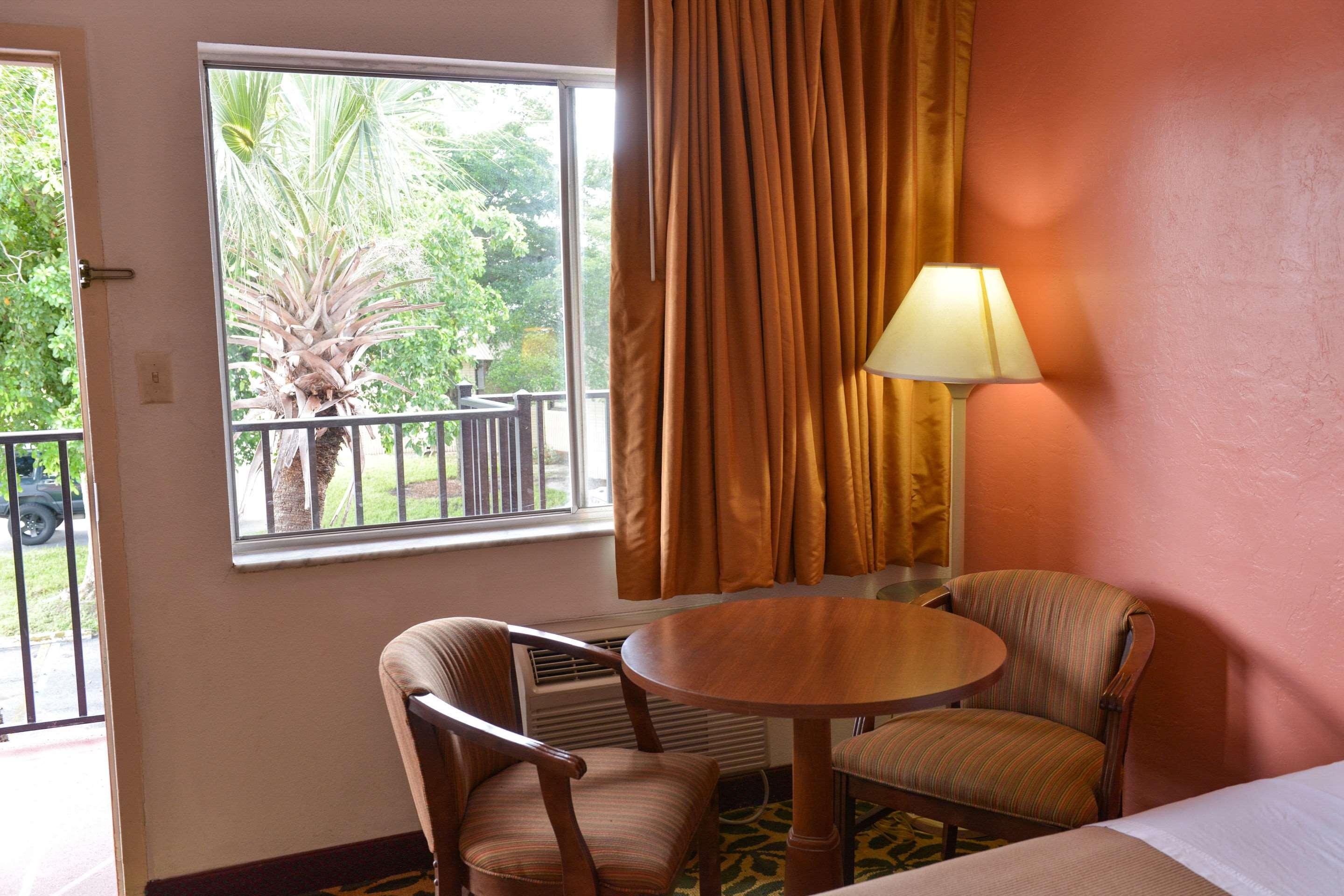 נורת' פורט מיירס Econo Lodge North מראה חיצוני תמונה