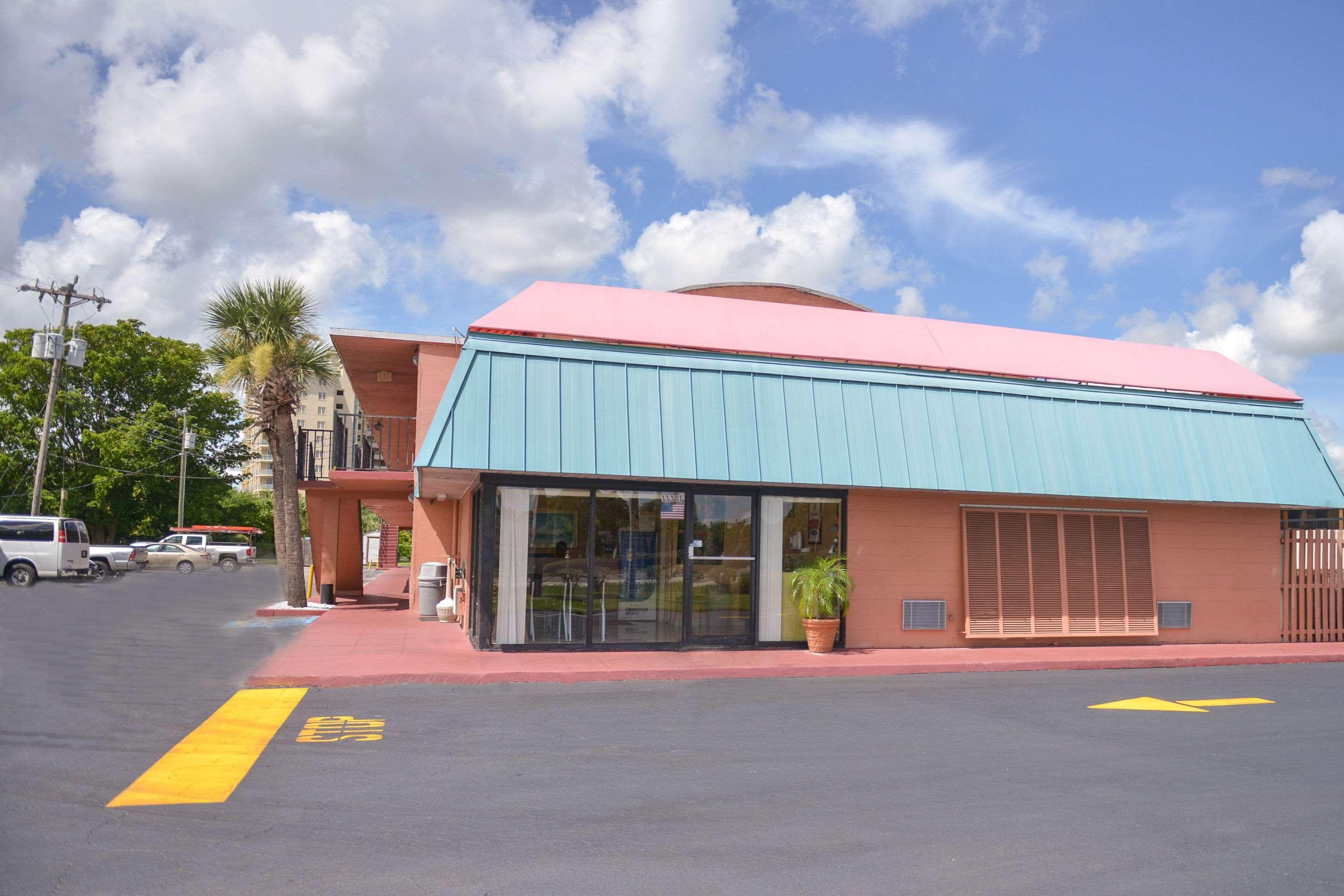 נורת' פורט מיירס Econo Lodge North מראה חיצוני תמונה