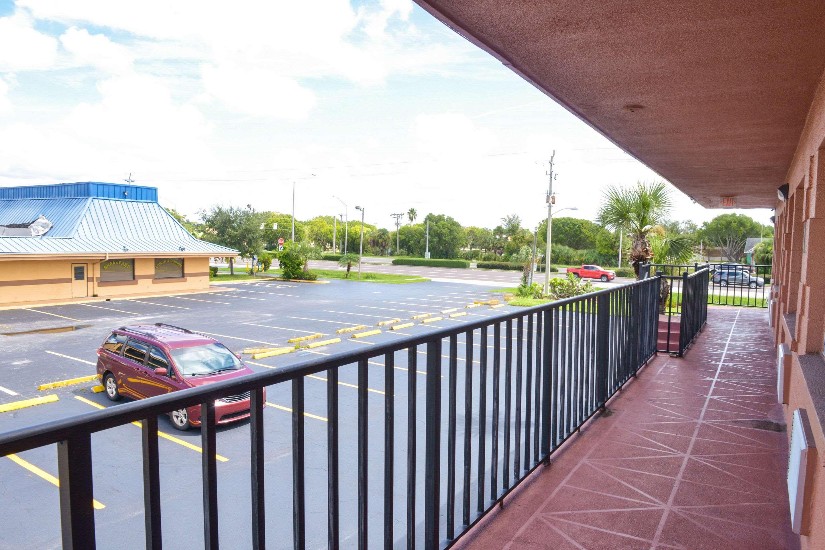 נורת' פורט מיירס Econo Lodge North מראה חיצוני תמונה