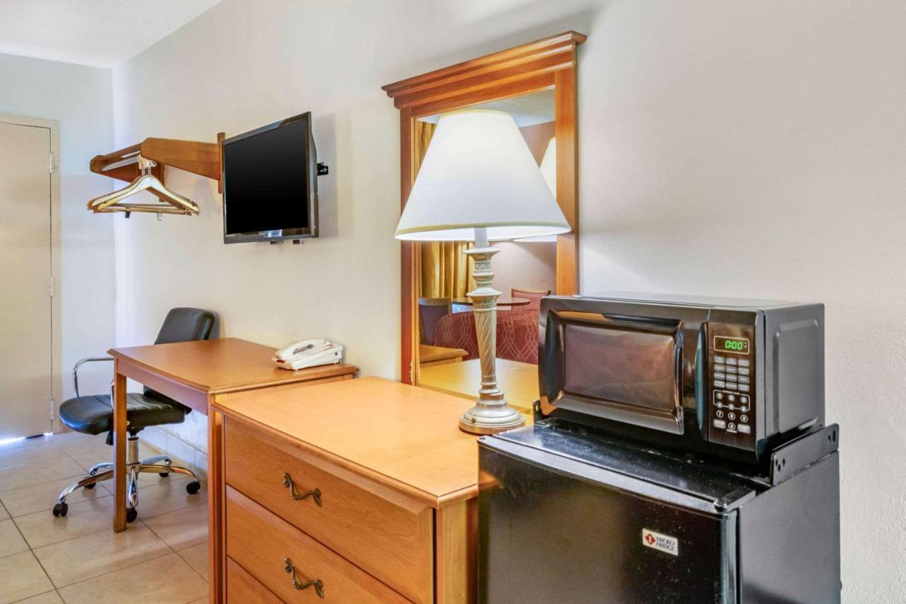נורת' פורט מיירס Econo Lodge North מראה חיצוני תמונה